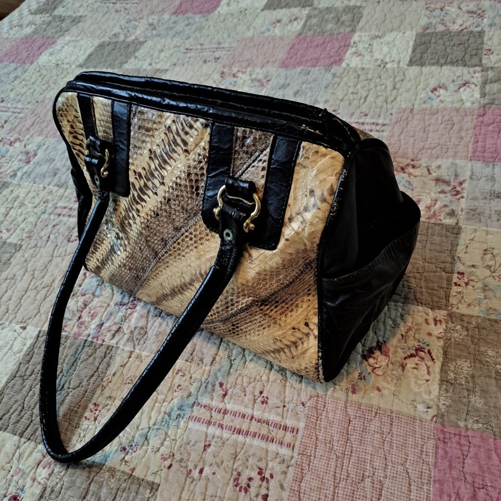 Vintage snake skin handbag in good condition.